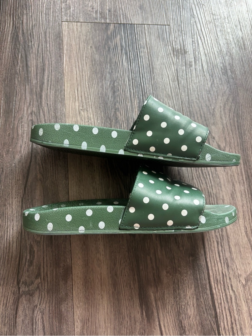 Vineyard Vines Slides - Picture 3 of 6